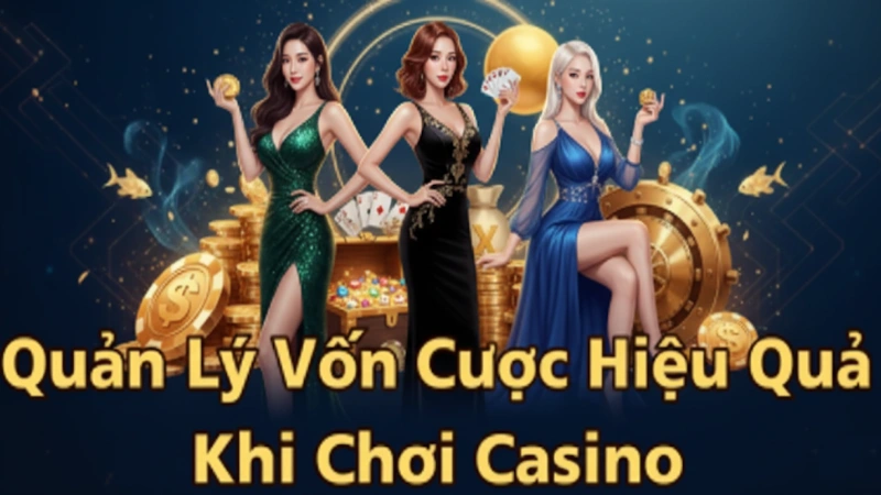 Ba người mẫu sang trọng cầm bài và chip casino, minh họa quản lý vốn cược hiệu quả tại 